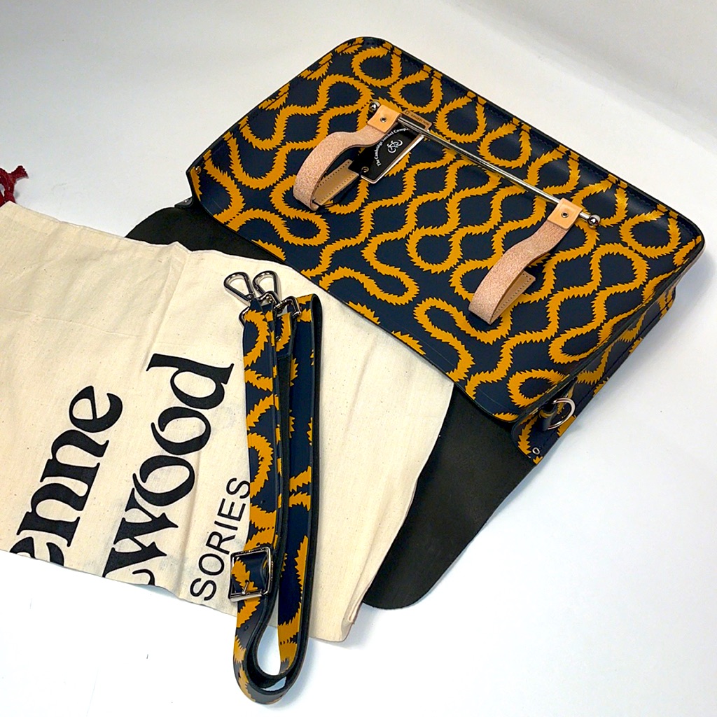 Vivienne Westwood Brand New 2013 Cambridge Bag Rare Nwt Squiggle BlkYellow